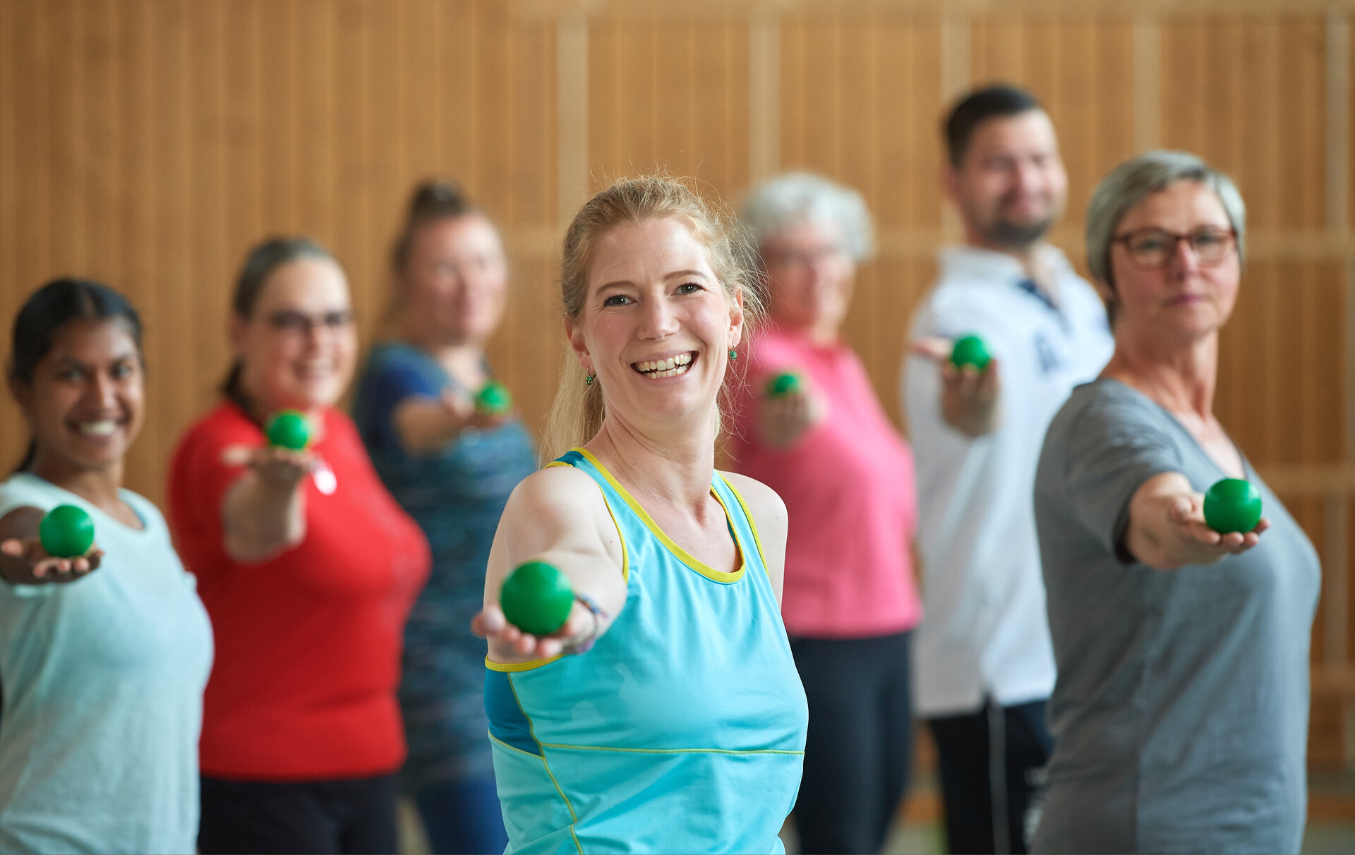 Gruppe mit Ball